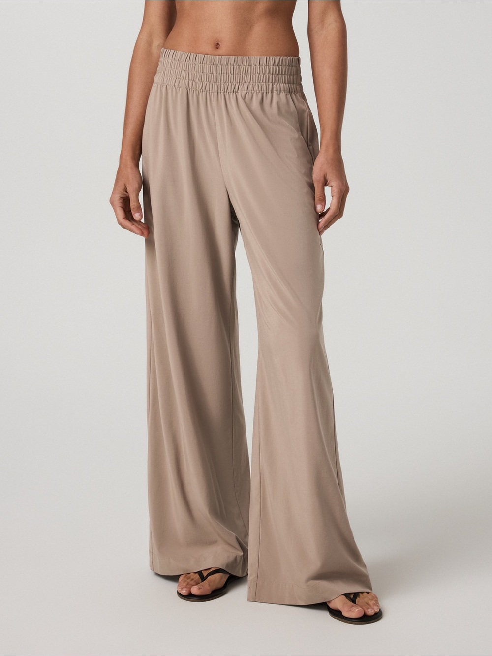 Vuori Villa Wide Leg Pant Tan
